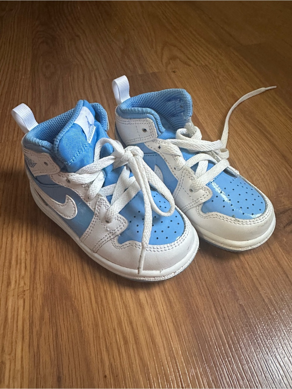 Jordan 1 Mid SE toddler shoe